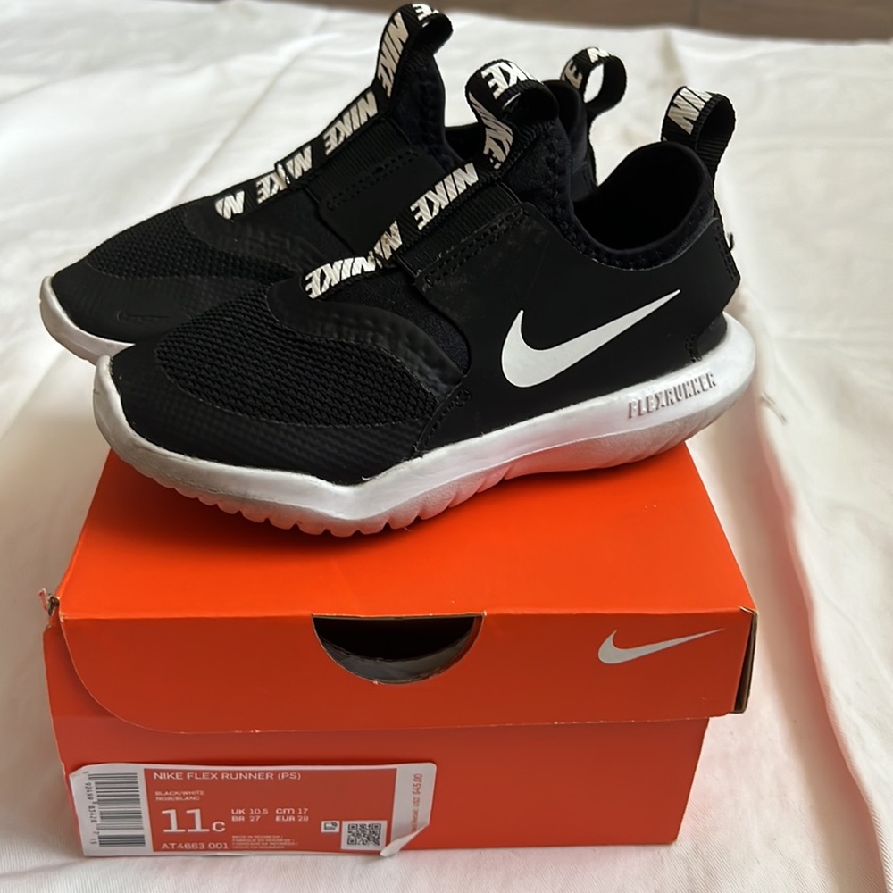 Nike flex runner, size 11c little kid